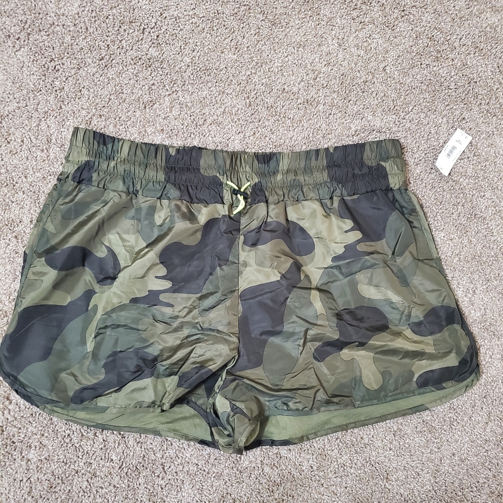Athletic Works Camo Windbreaker Womens Shorts NWT Plus Size XXL‎